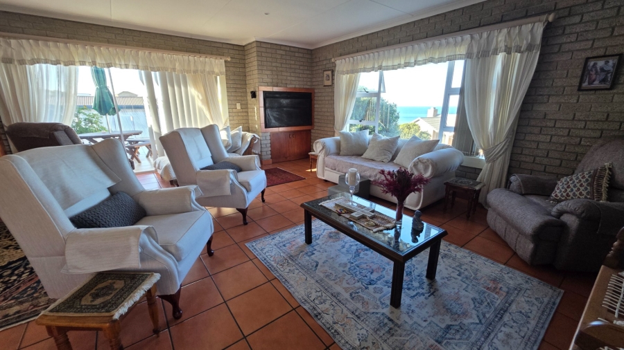 4 Bedroom Property for Sale in Boggomsbaai Western Cape